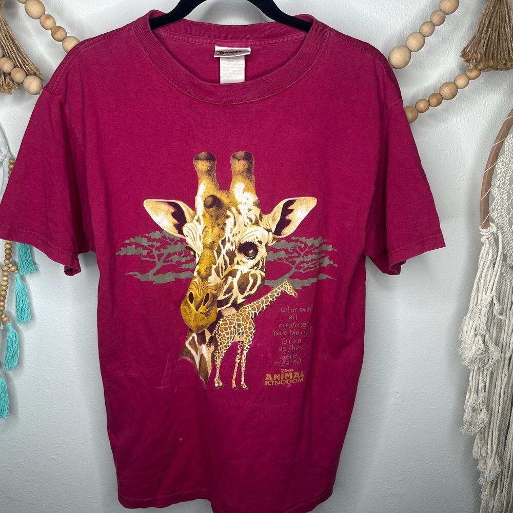 Vintage. Disney Parks Animal Kingdom Giraffe Graphic Nature T